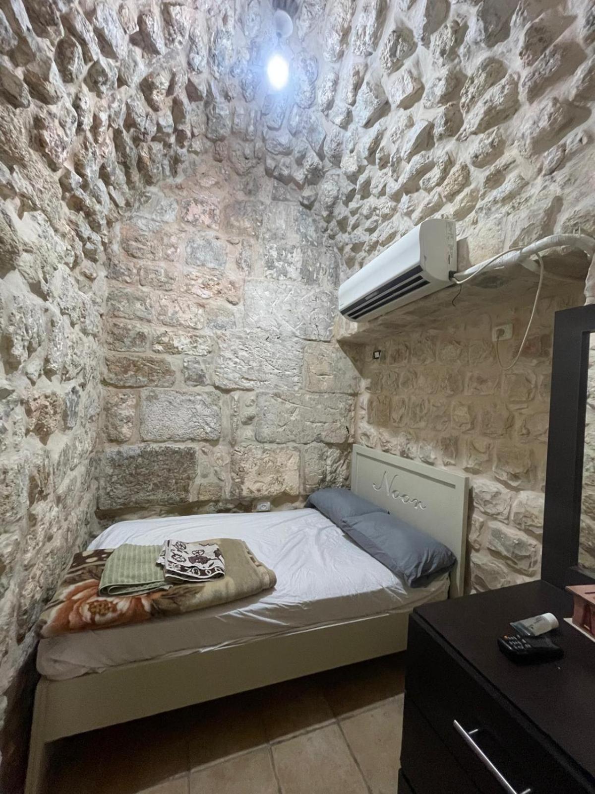 Bab El-Silsileh Hostel Йерусалим Екстериор снимка